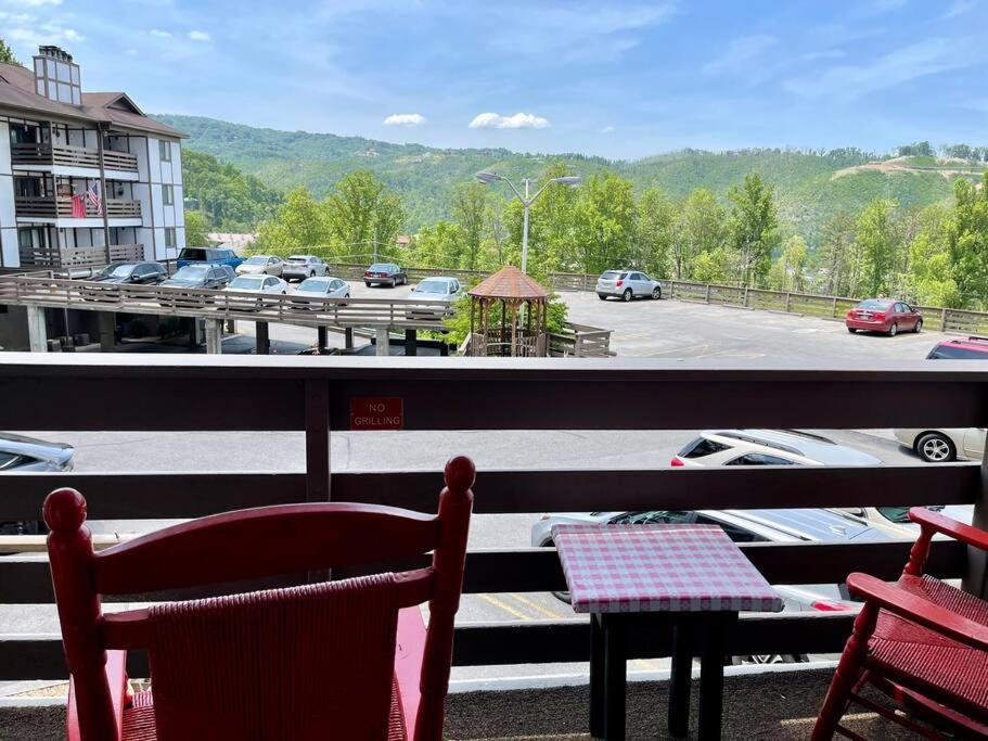 Relaxing Mountain Condo In Gatlinburg With City View ! Exteriér fotografie